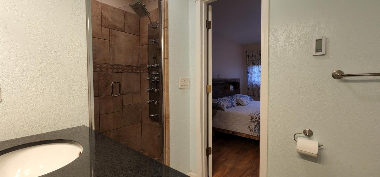 Trinity Escapes - Two Bedroom Two Bathroom Full Apartment Near Airport Anchorage Eksteriør bilde